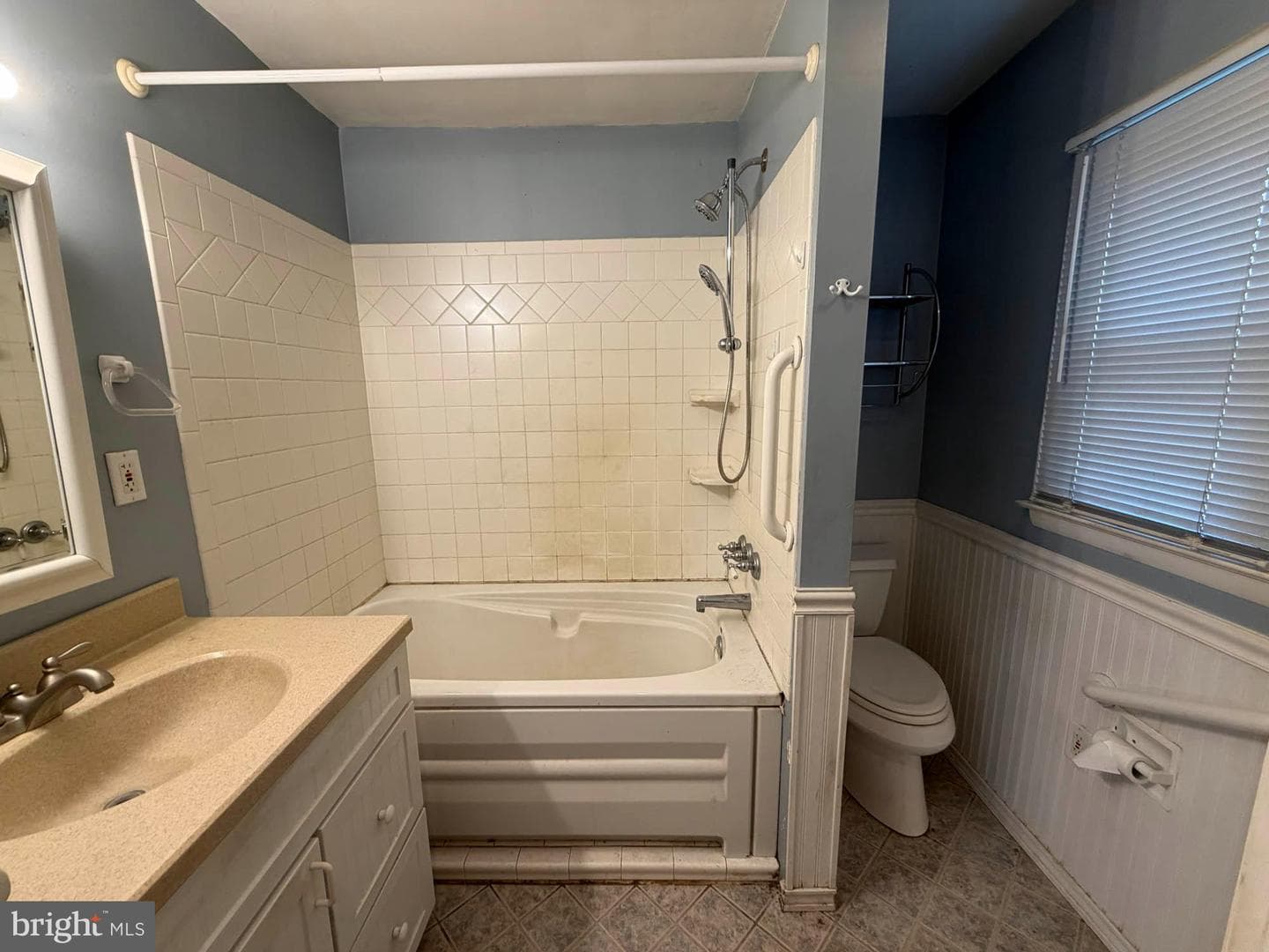 1129 Thompson Avenue photo 20