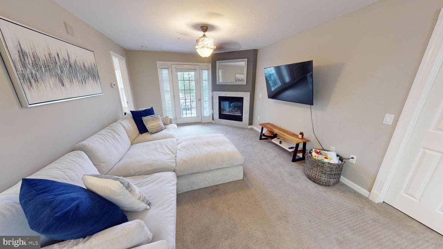 2052 Quaker Way #7 photo 7