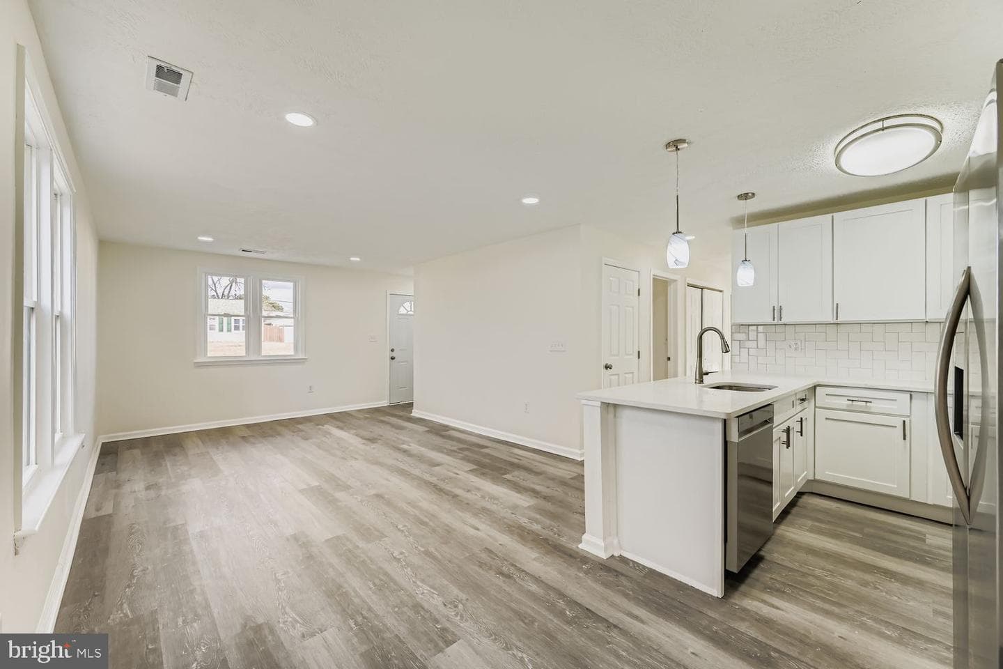705 Cotter Road photo 10