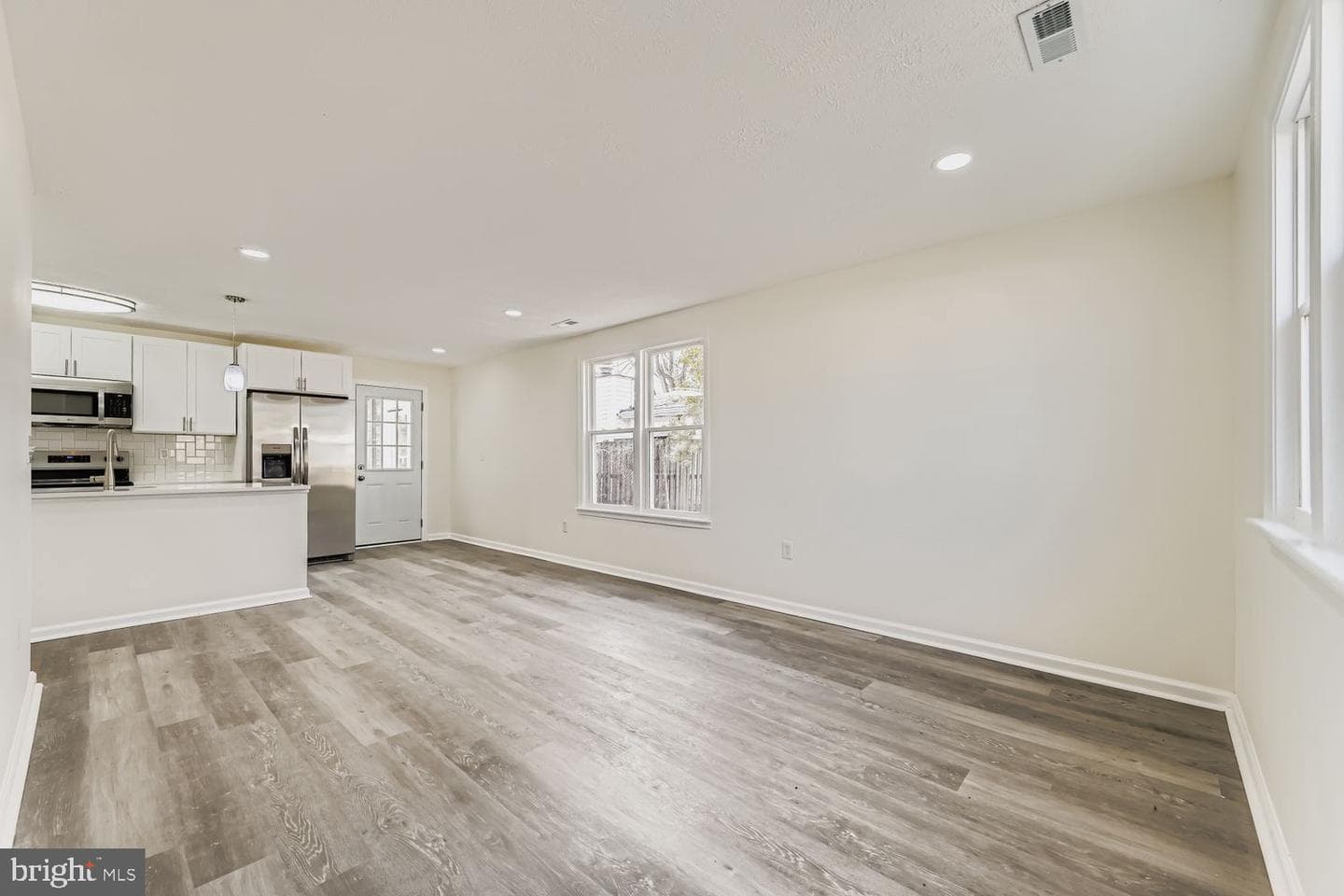 705 Cotter Road photo 6