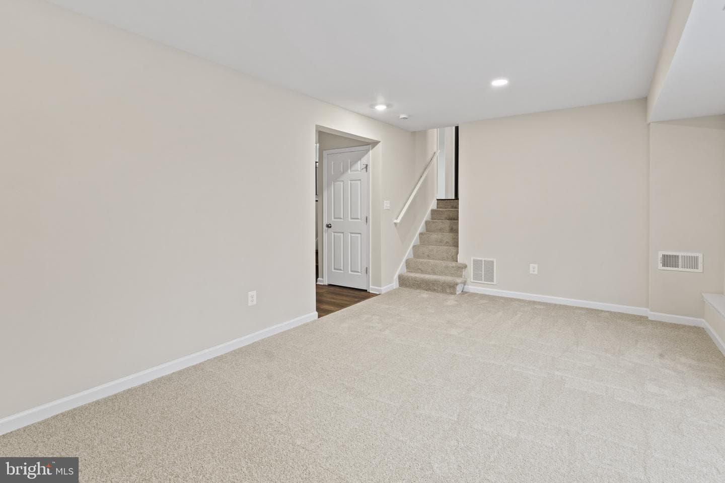 8103 Phirne Road E photo 7