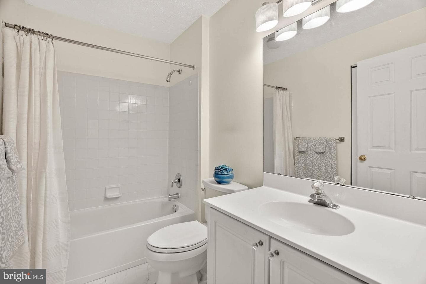 206 Eisenhower Court photo 22