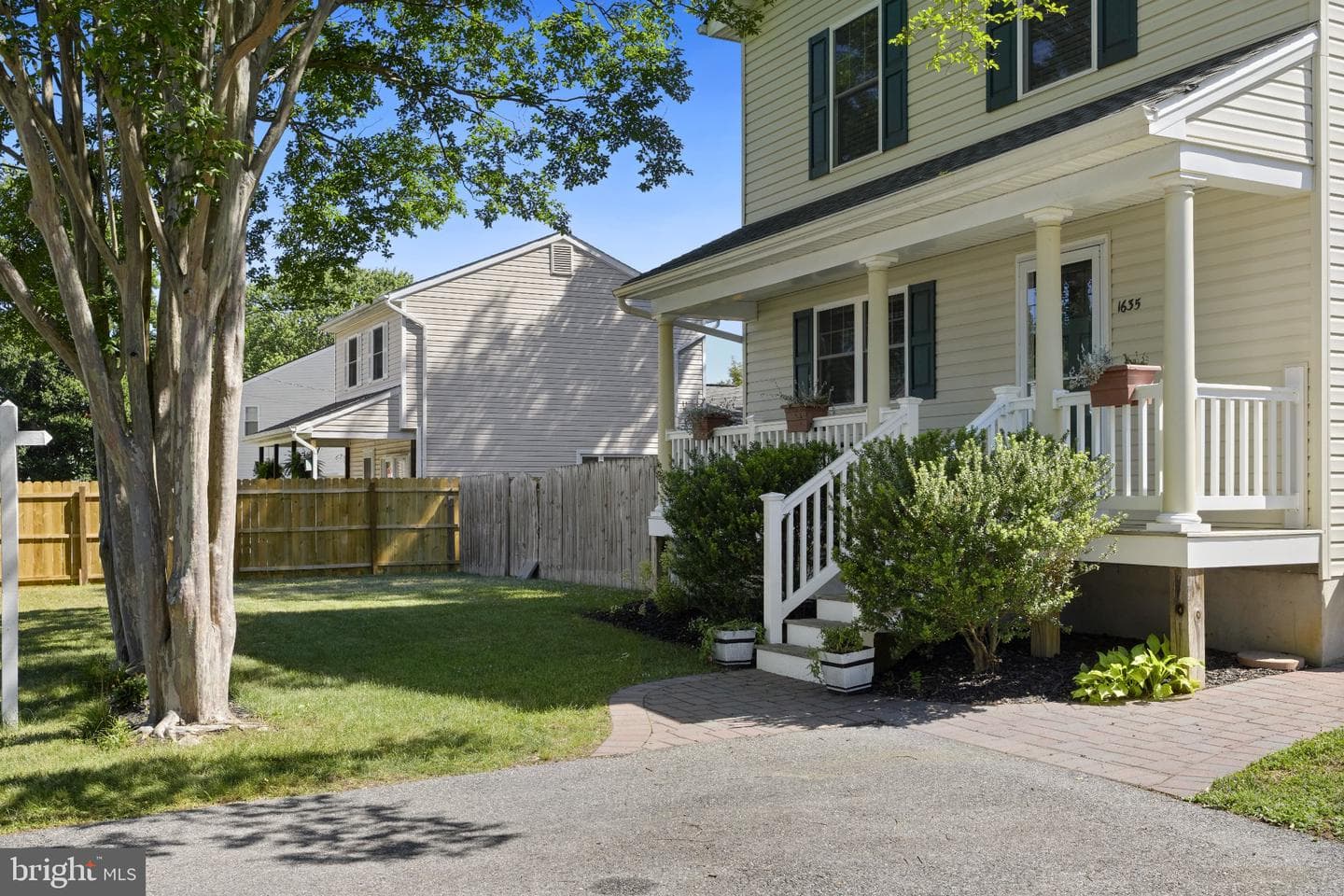 1635 Fairhill Drive photo 3