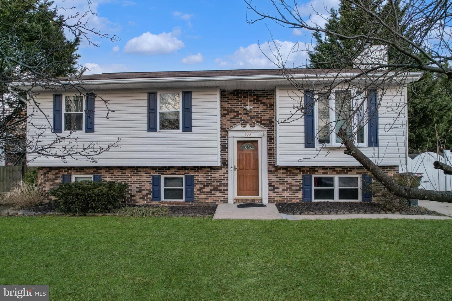 103 Andel Court photo 2