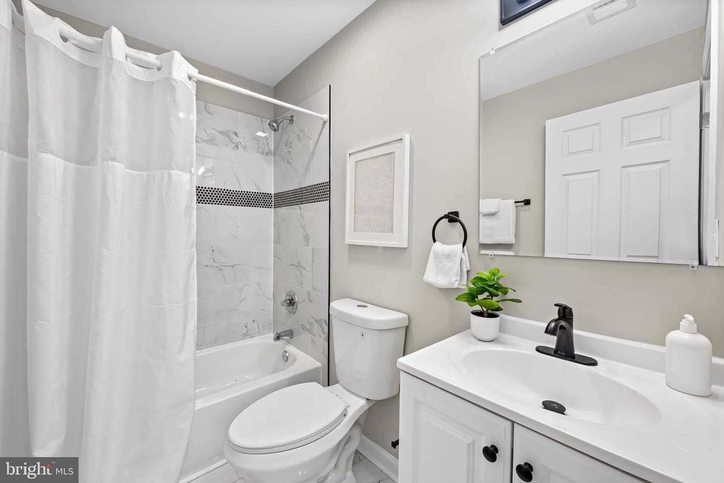 401 Stewart Avenue photo 20