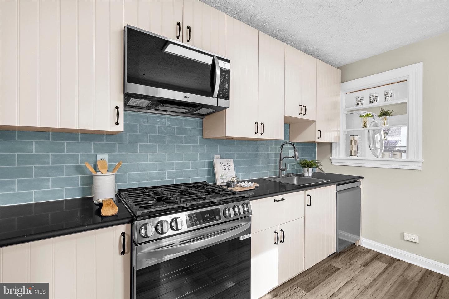 1213 Mckinley Street photo 4