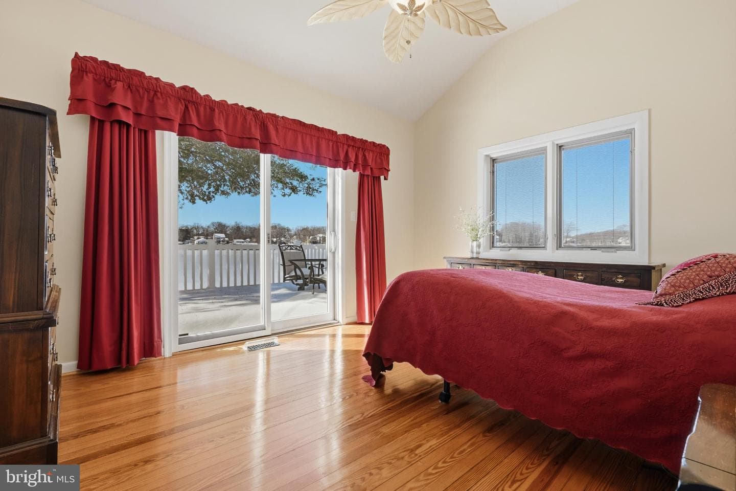 352 Riverside Drive photo 21