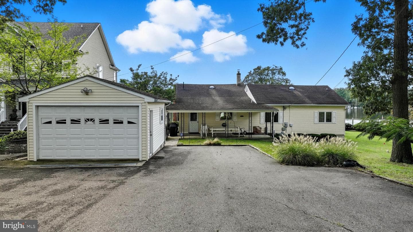 352 Riverside Drive photo 39