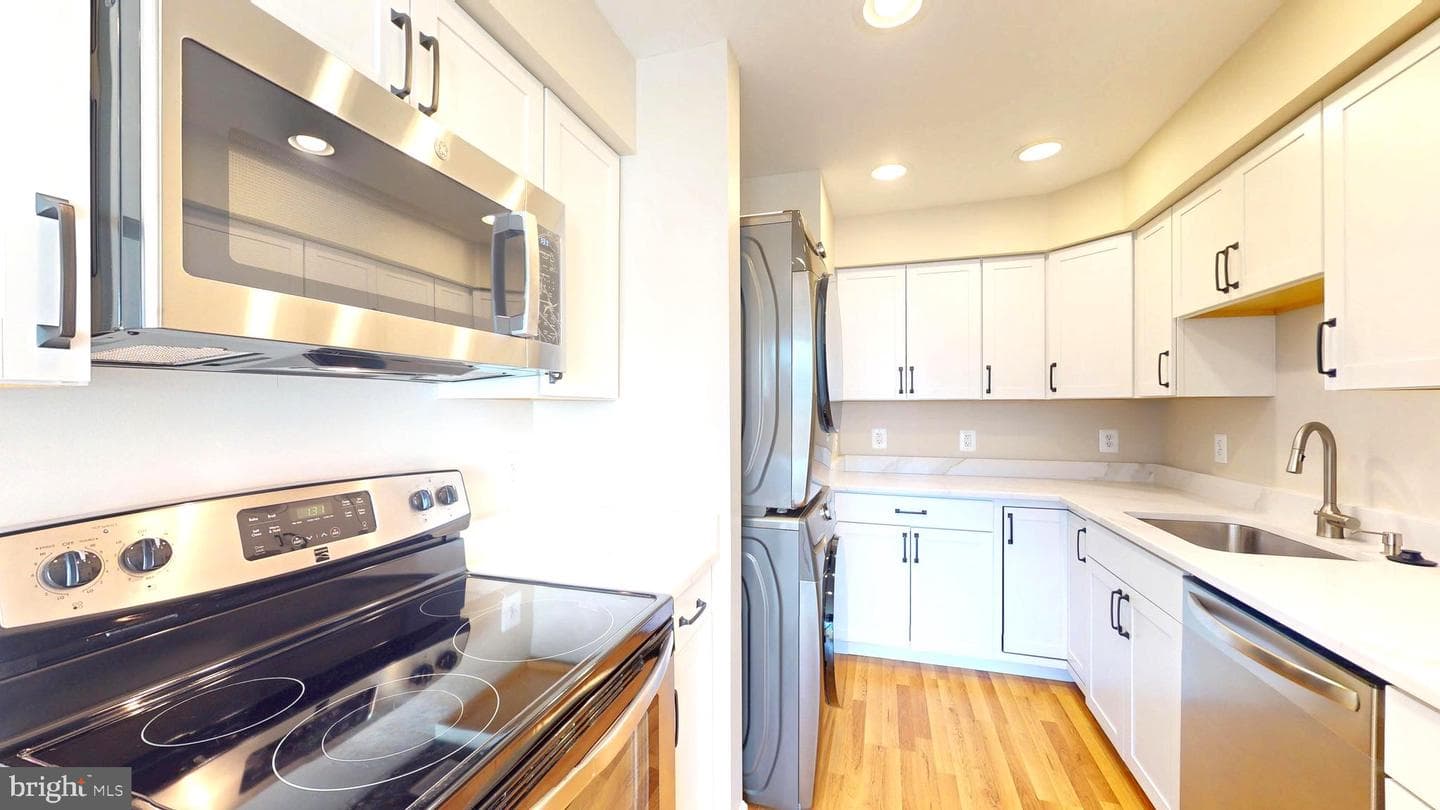 1717 Aberdeen Court photo 9