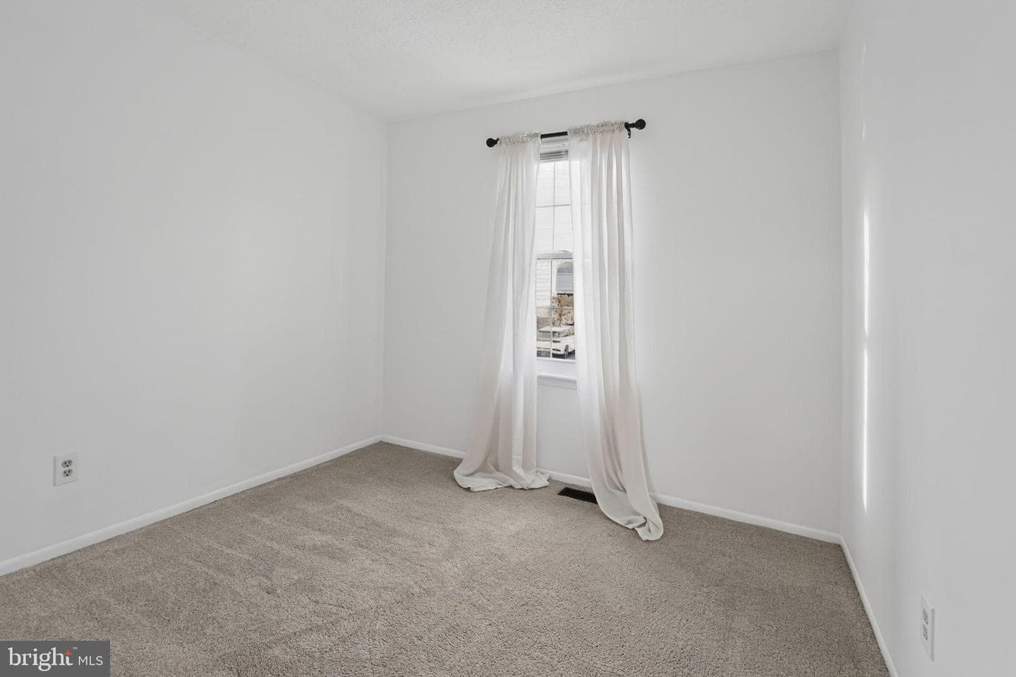 451 Susan Court photo 16