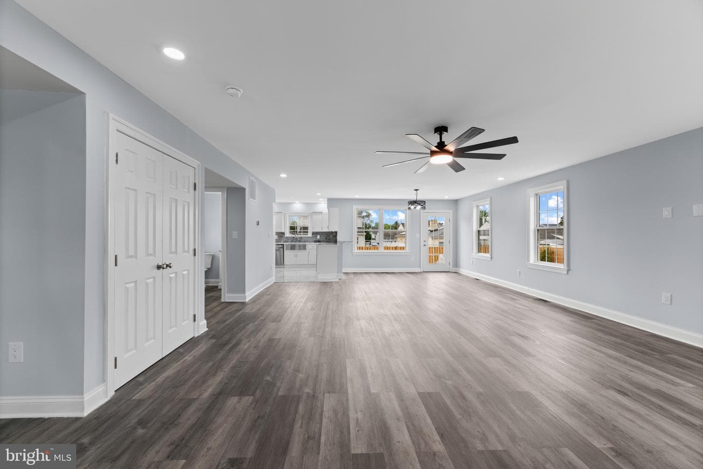 8424 Smallwood Court photo 6