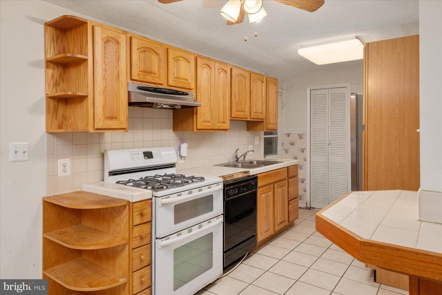 214 Saint James Drive photo 3
