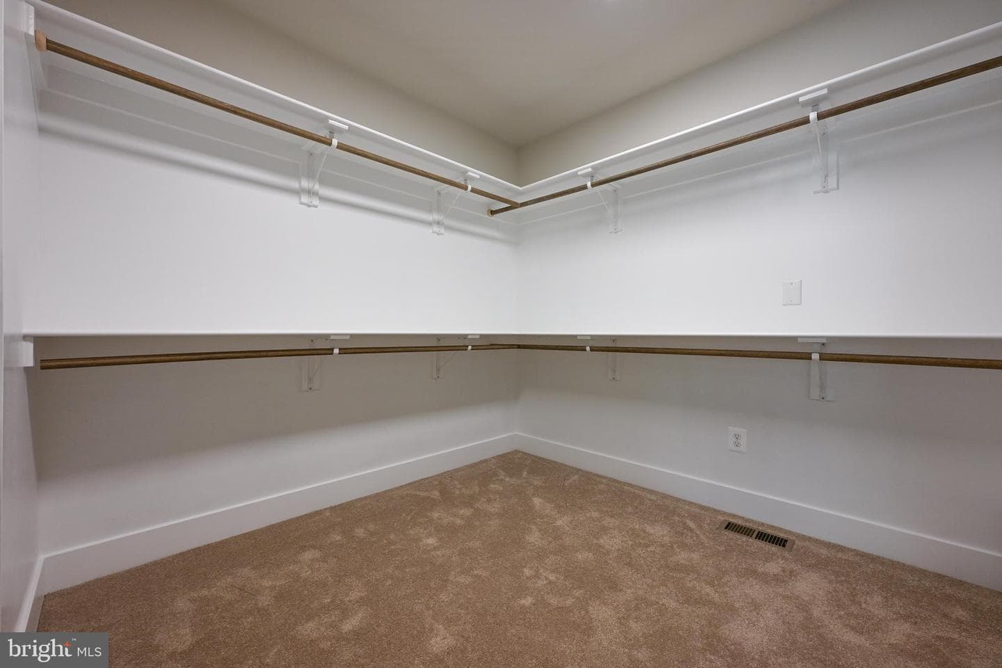 3583 Edgemont Street photo 29