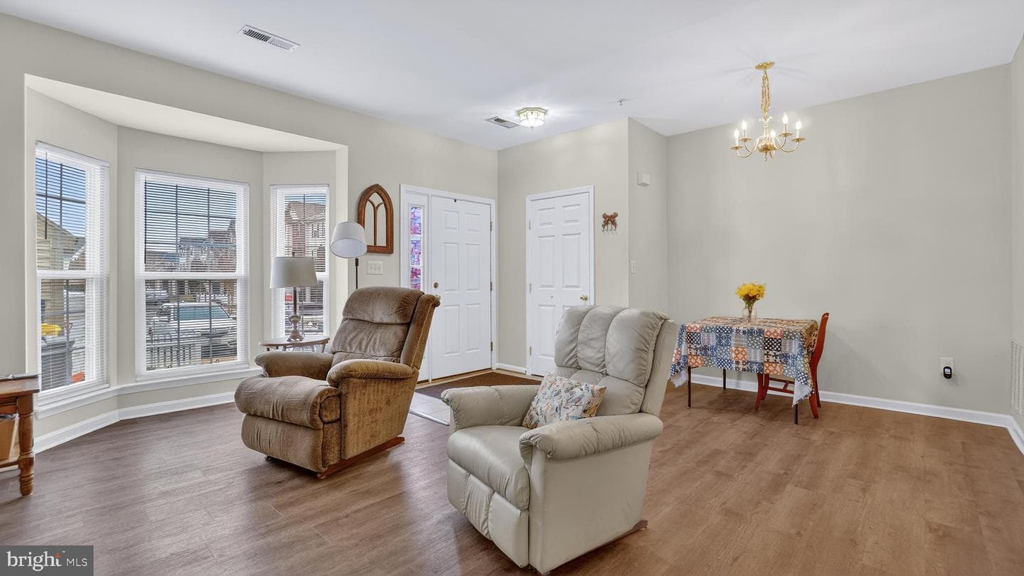 1945 Camelia Court photo 2