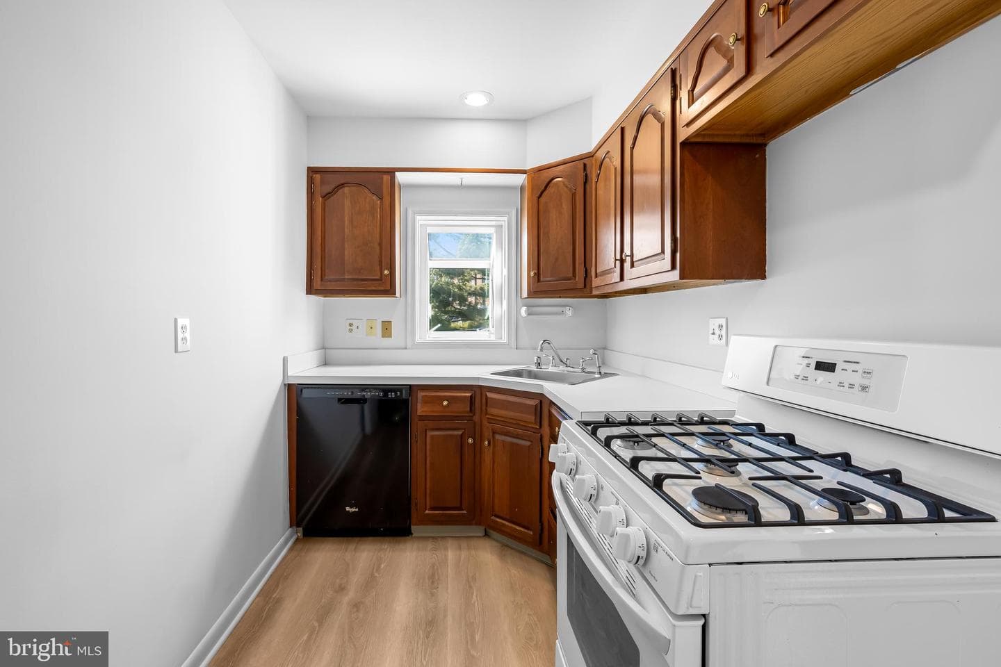 215 Grove Park Road photo 10