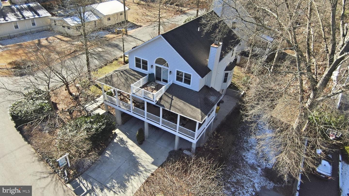 764 N Riverside Drive photo 22