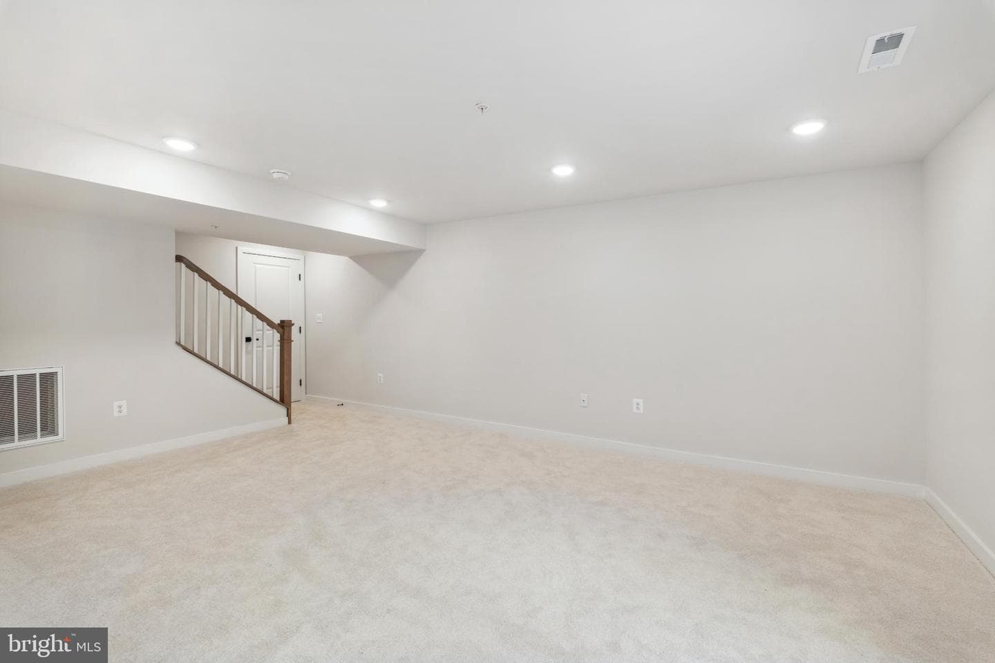 7713 Woodlawn Avenue photo 34