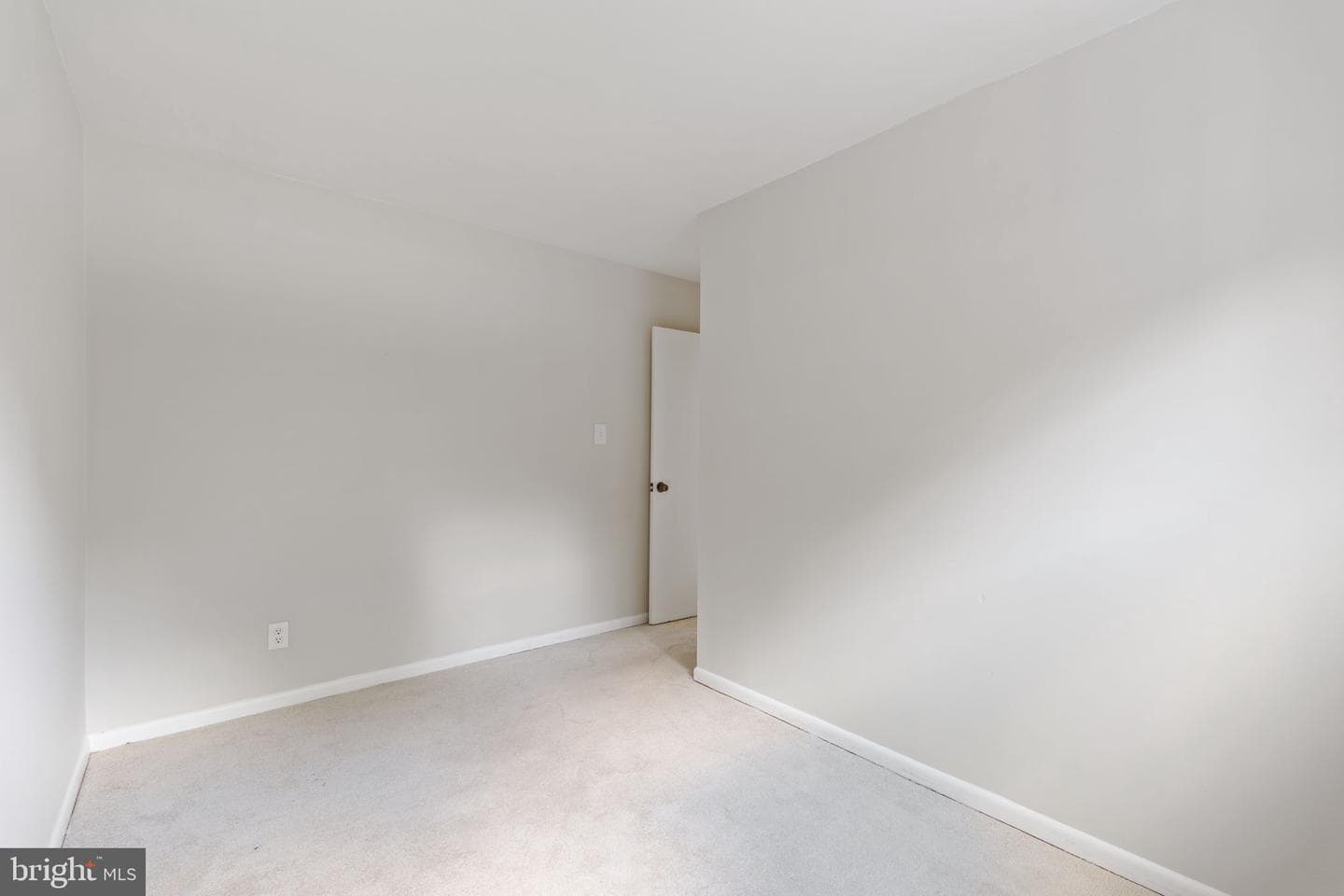 8005 Woodholme Circle photo 27
