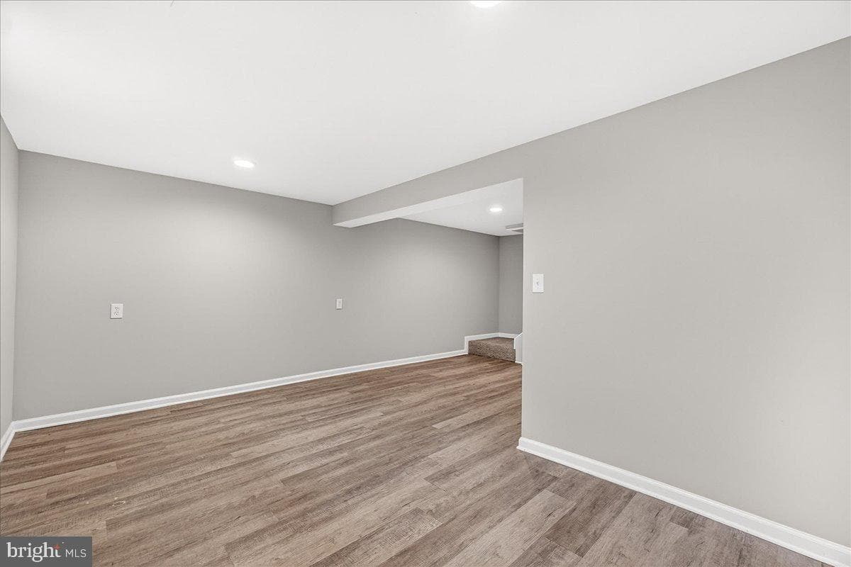 492 West Court photo 19