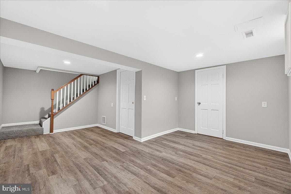 492 West Court photo 20
