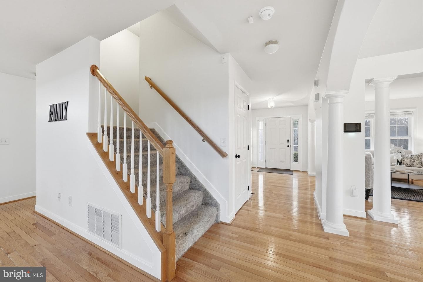 1110 Thompson Avenue photo 21