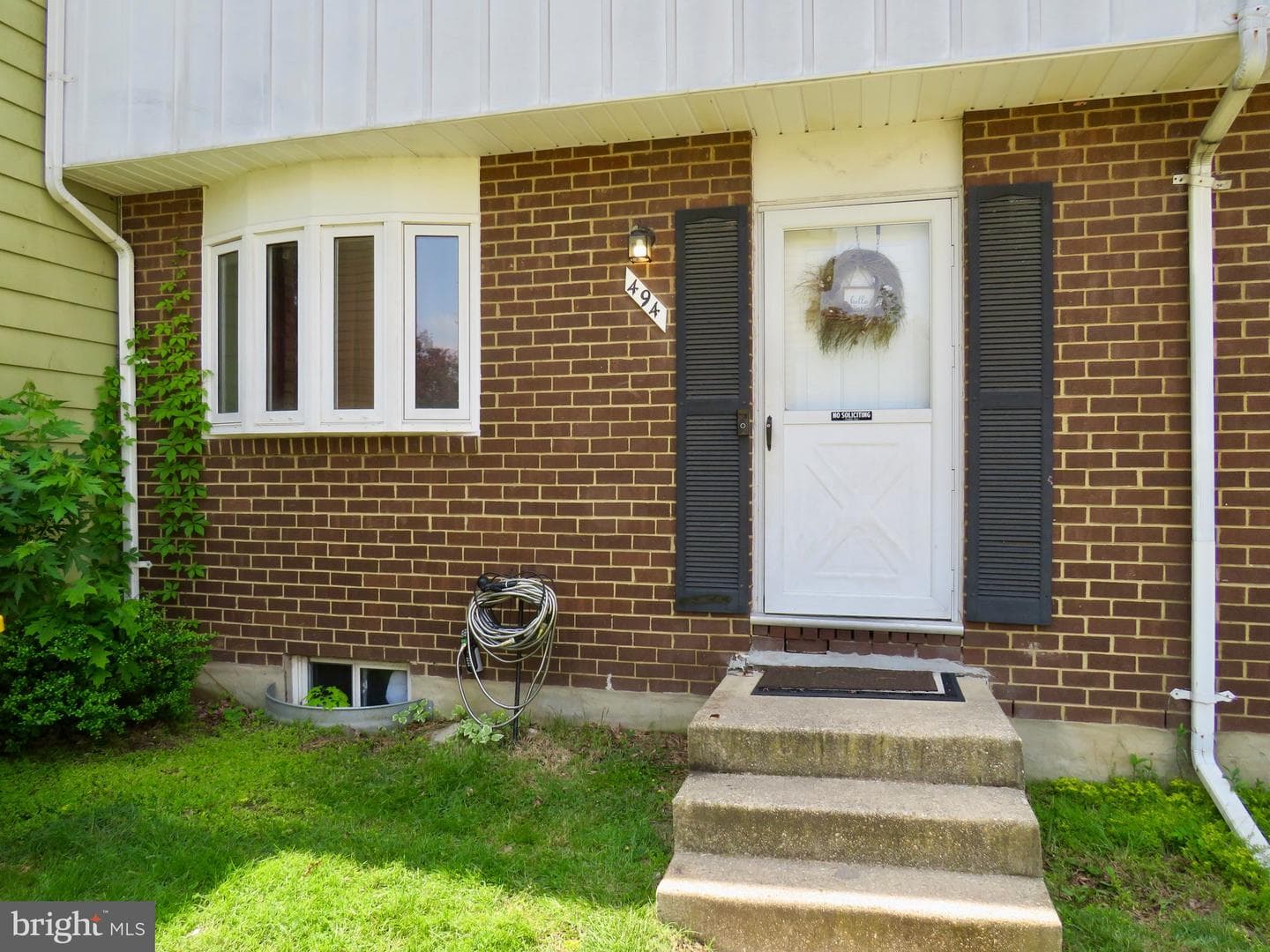 494 Kenilworth Court photo 2