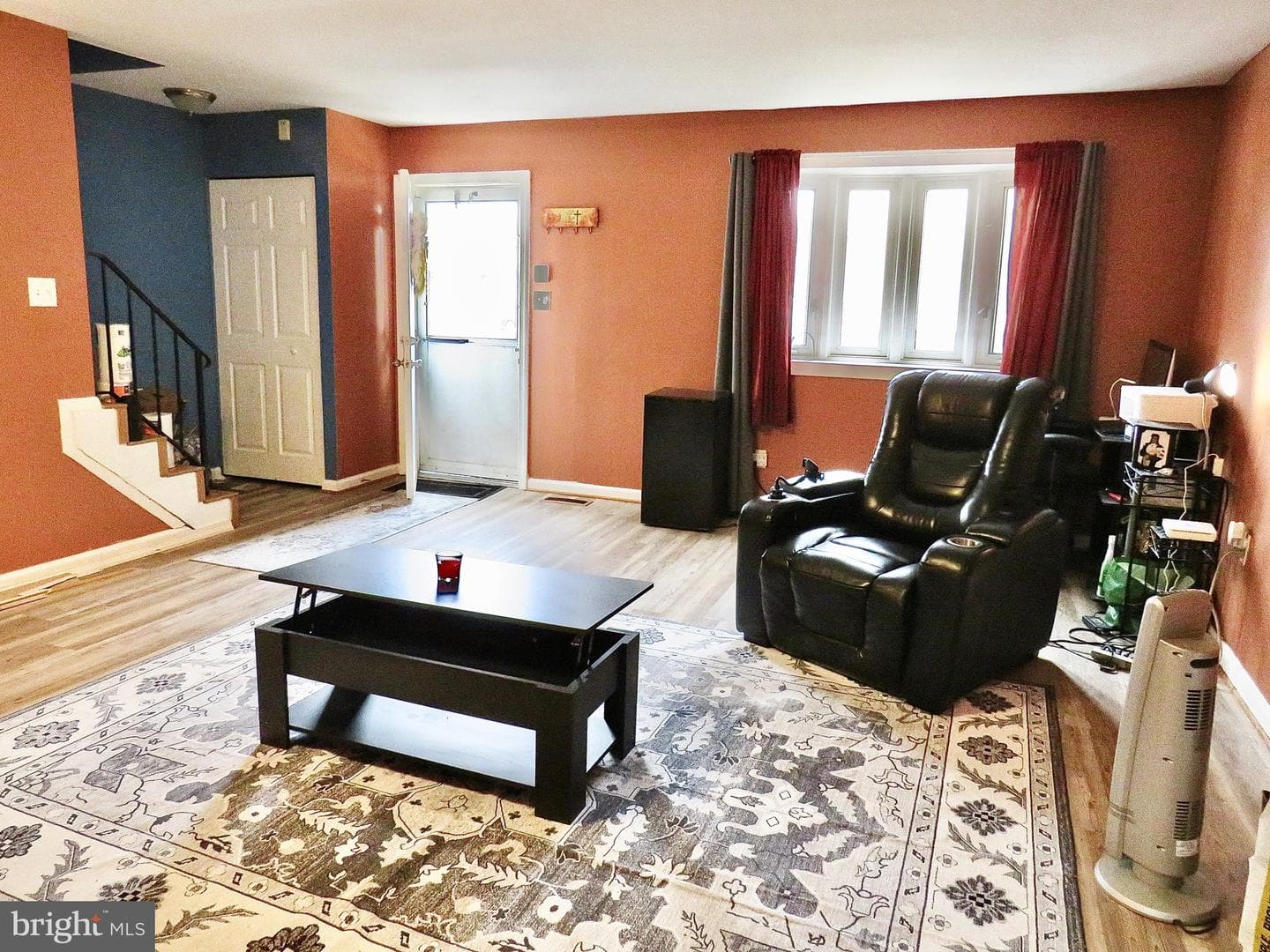 494 Kenilworth Court photo 5