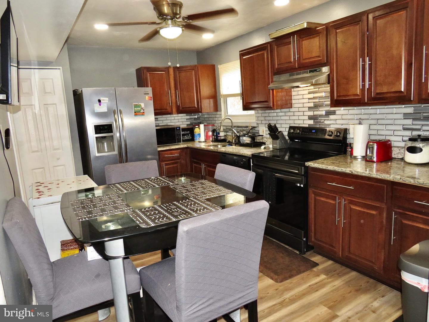 494 Kenilworth Court photo 8