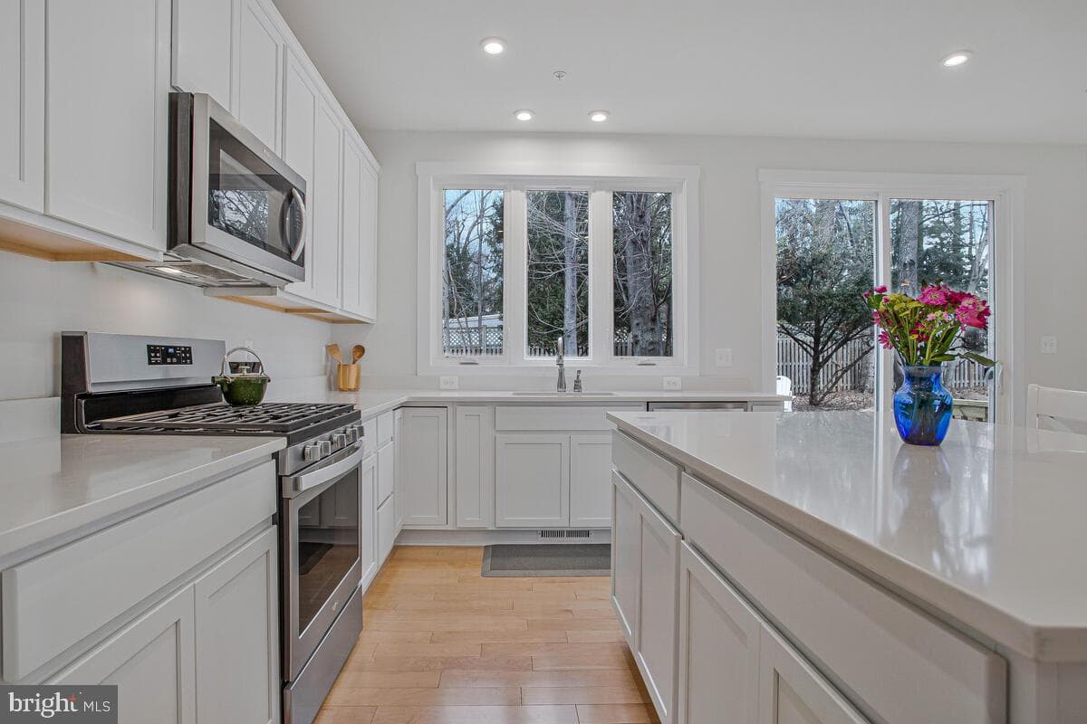408 Kosmill Drive photo 16