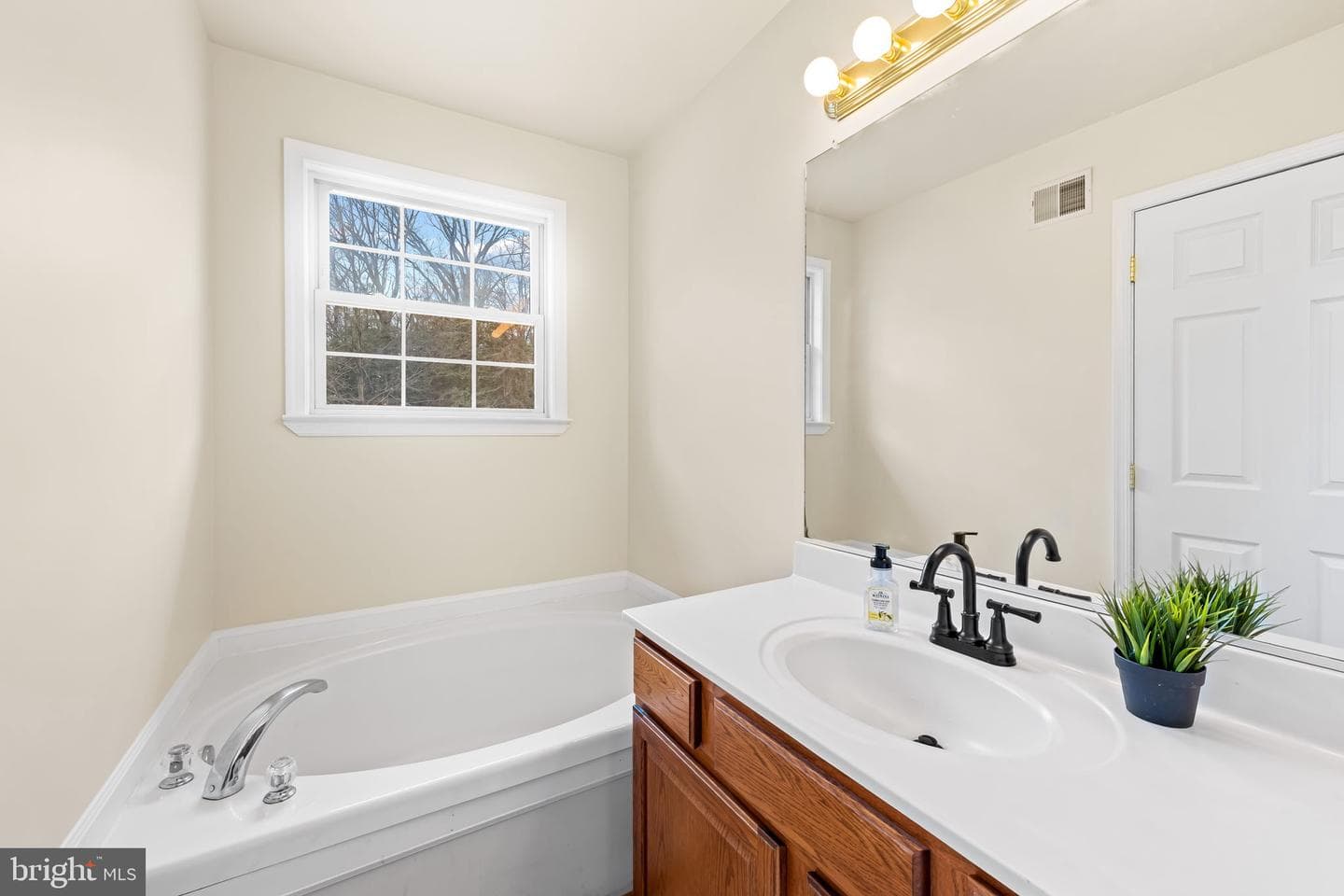1564 Colony Road photo 25