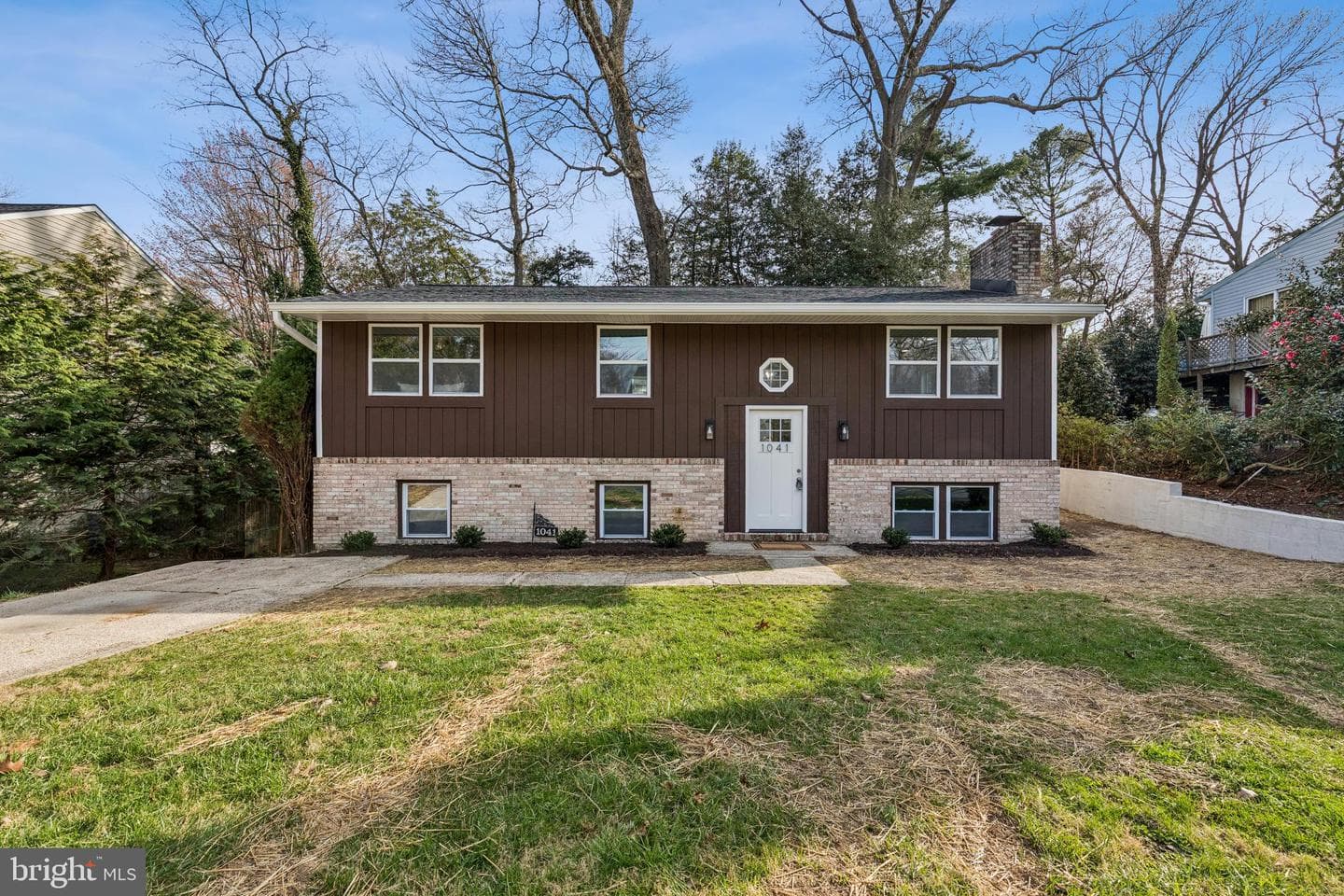 1041 Skyview Drive photo 3