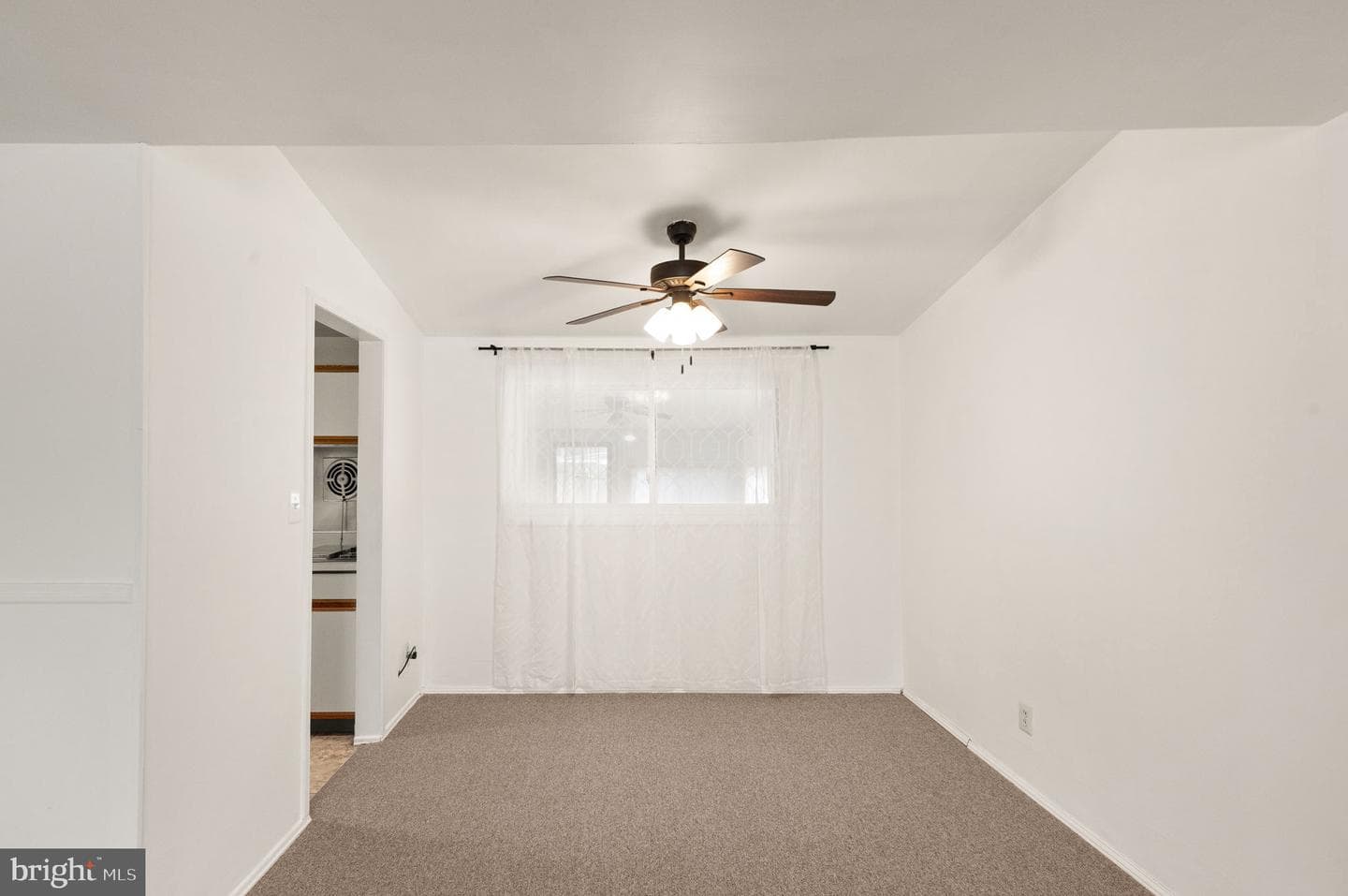 208 Gloucester Drive photo 6