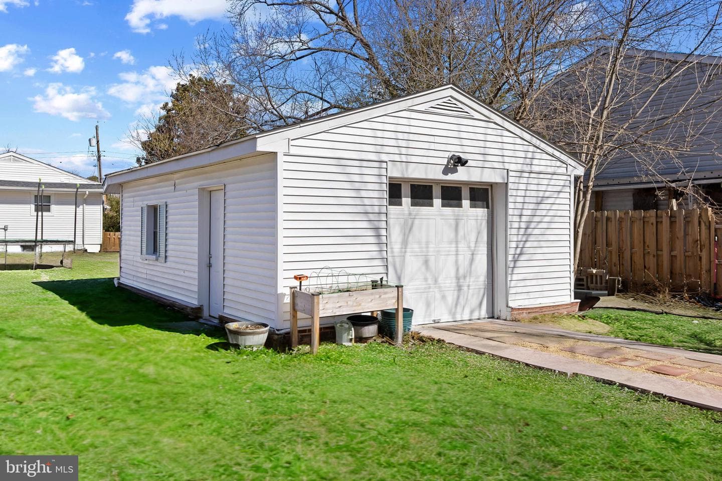 51 Hill Road photo 37