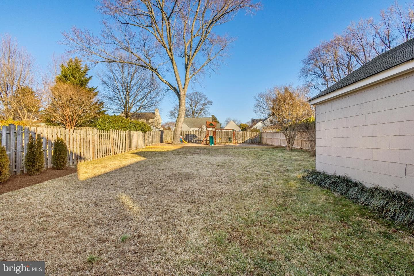 304 Locust Avenue photo 35