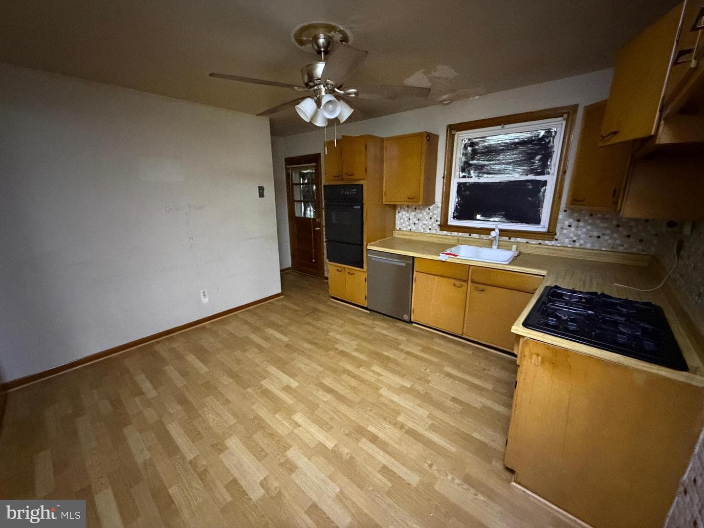 5600 Ballman photo 4