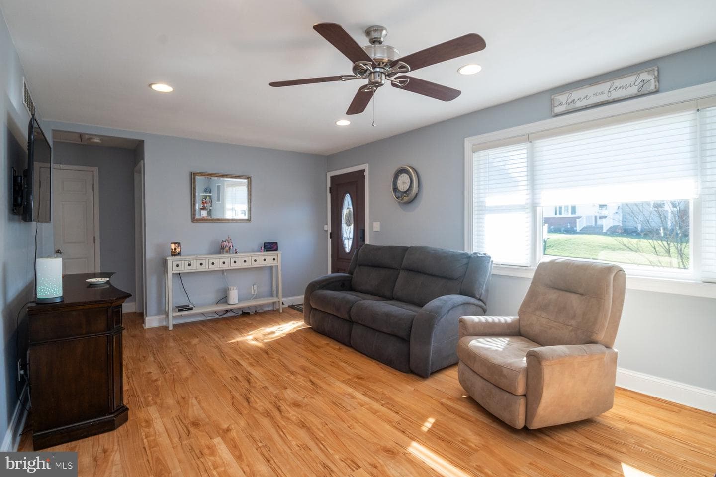 206 Cheddington Road photo 6