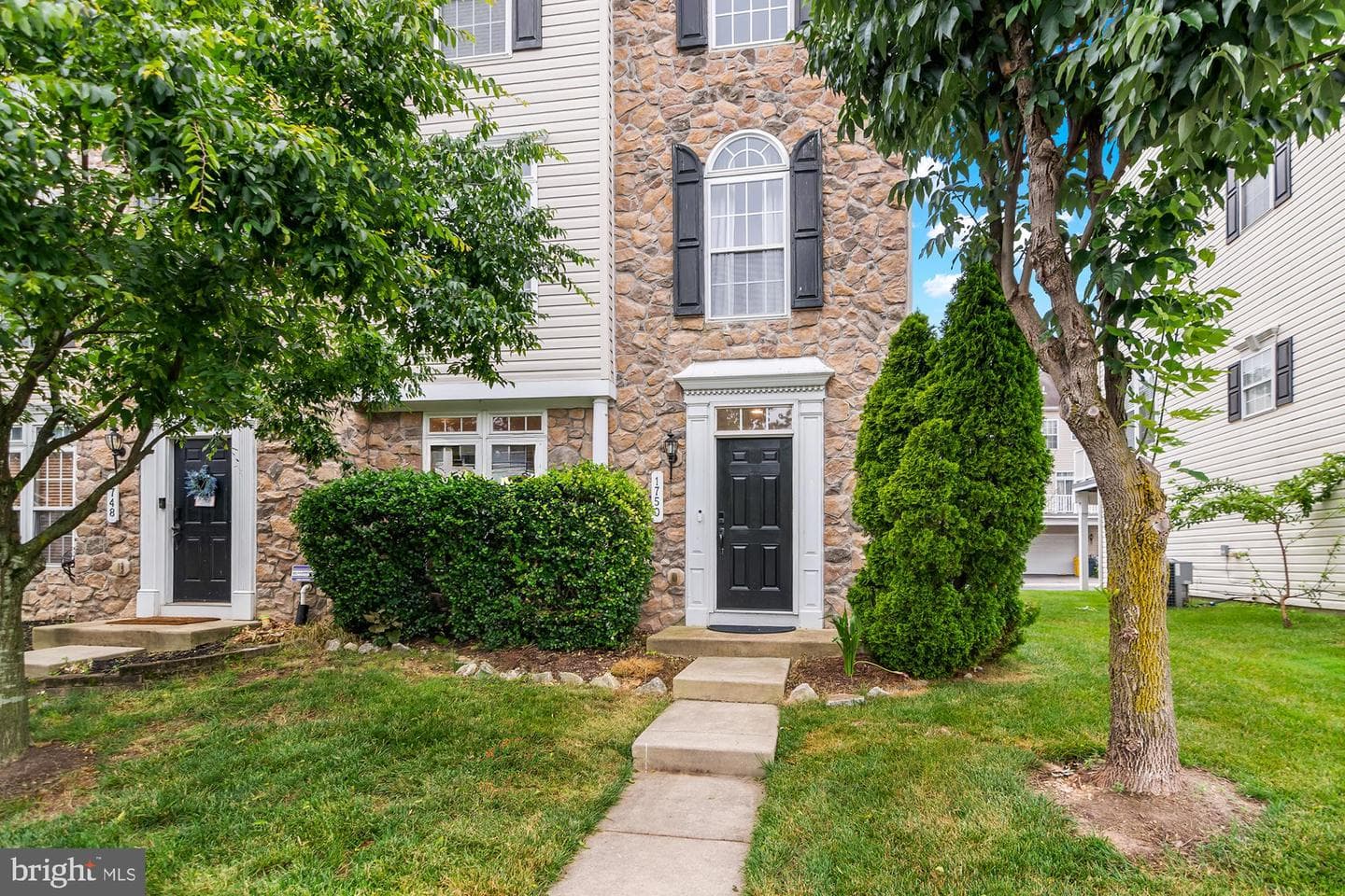 1750 Theale Way photo 3