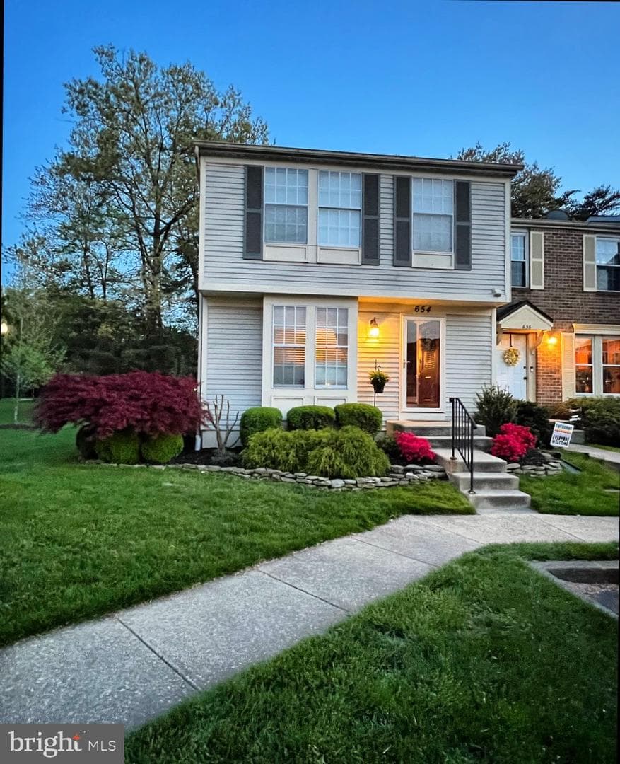 654 Willowby Run photo 2