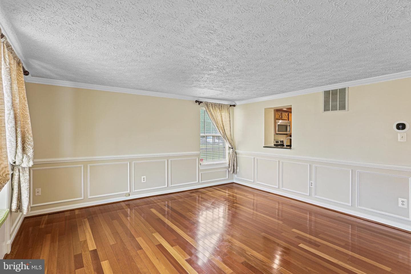 654 Willowby Run photo 3
