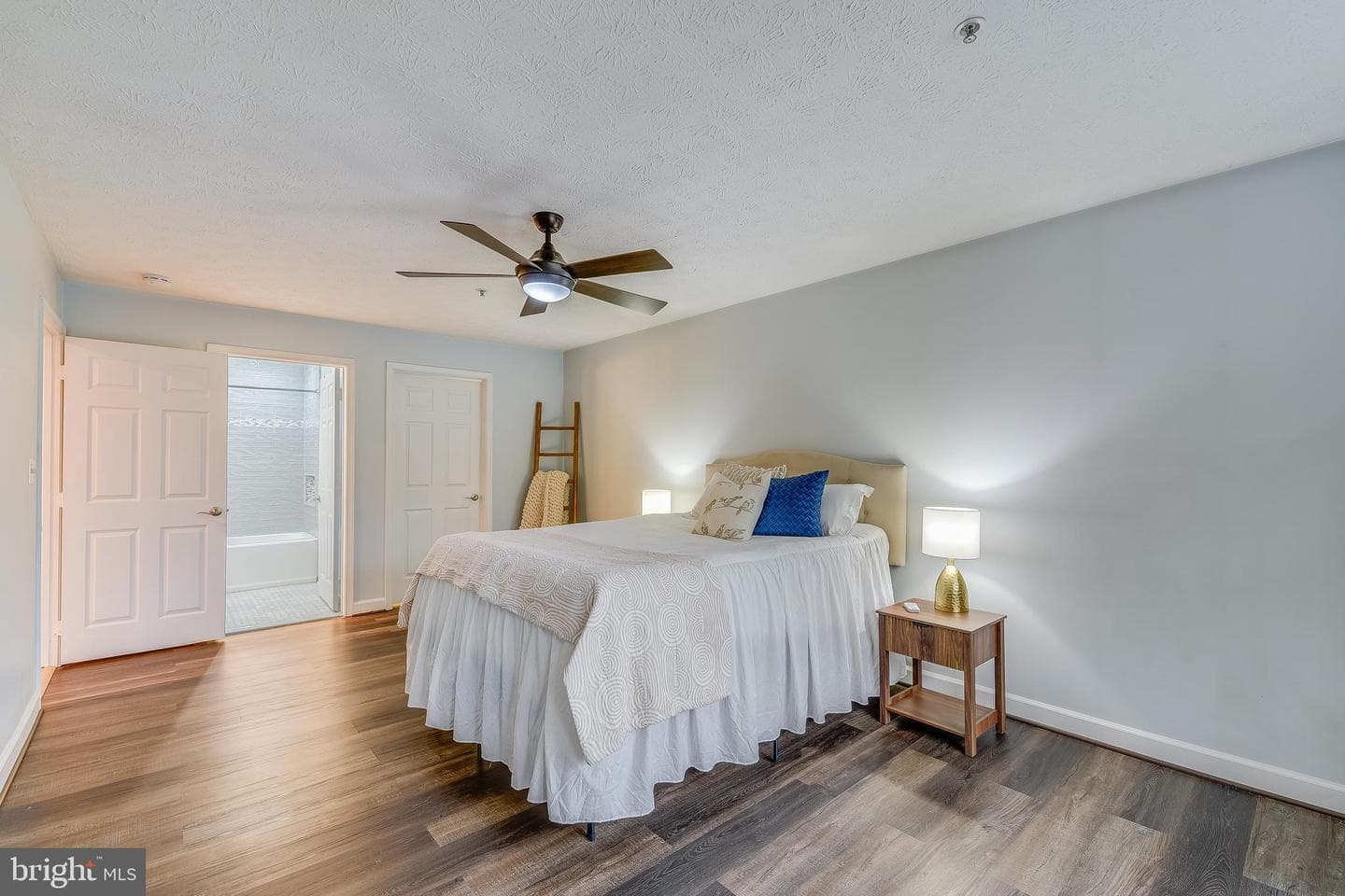 623 Admiral Drive #304 photo 13