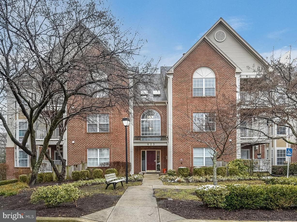 623 Admiral Drive #304 photo 25