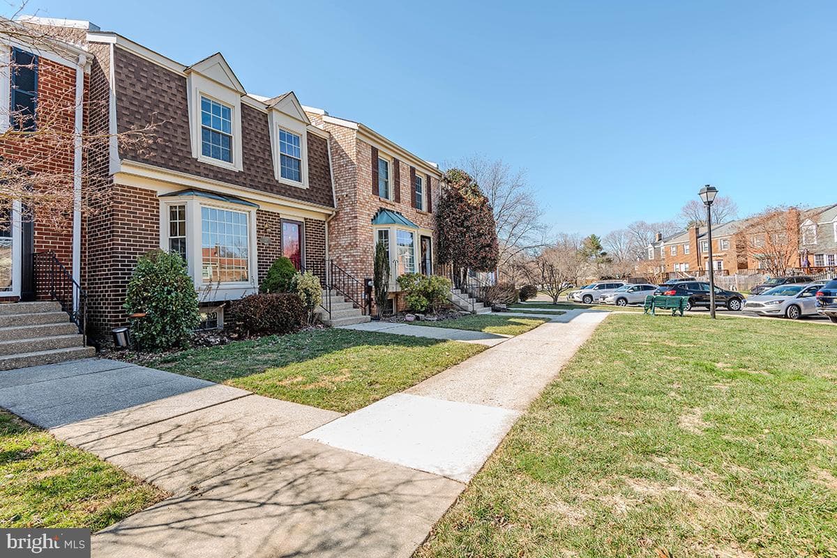 1467 Eagle Court photo 2
