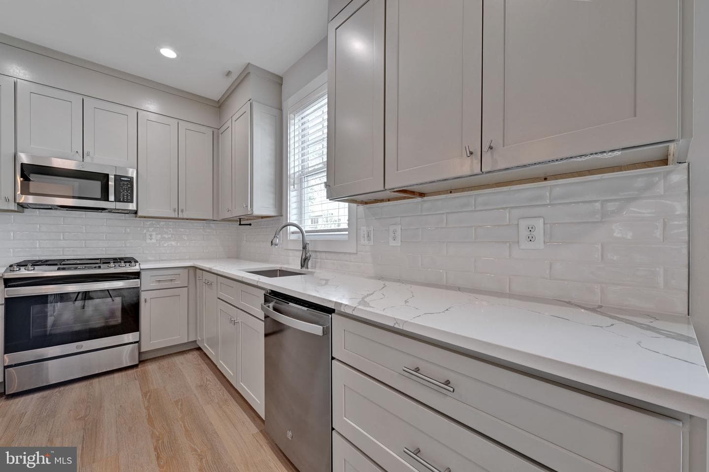 1205 Hawthorne Street photo 4