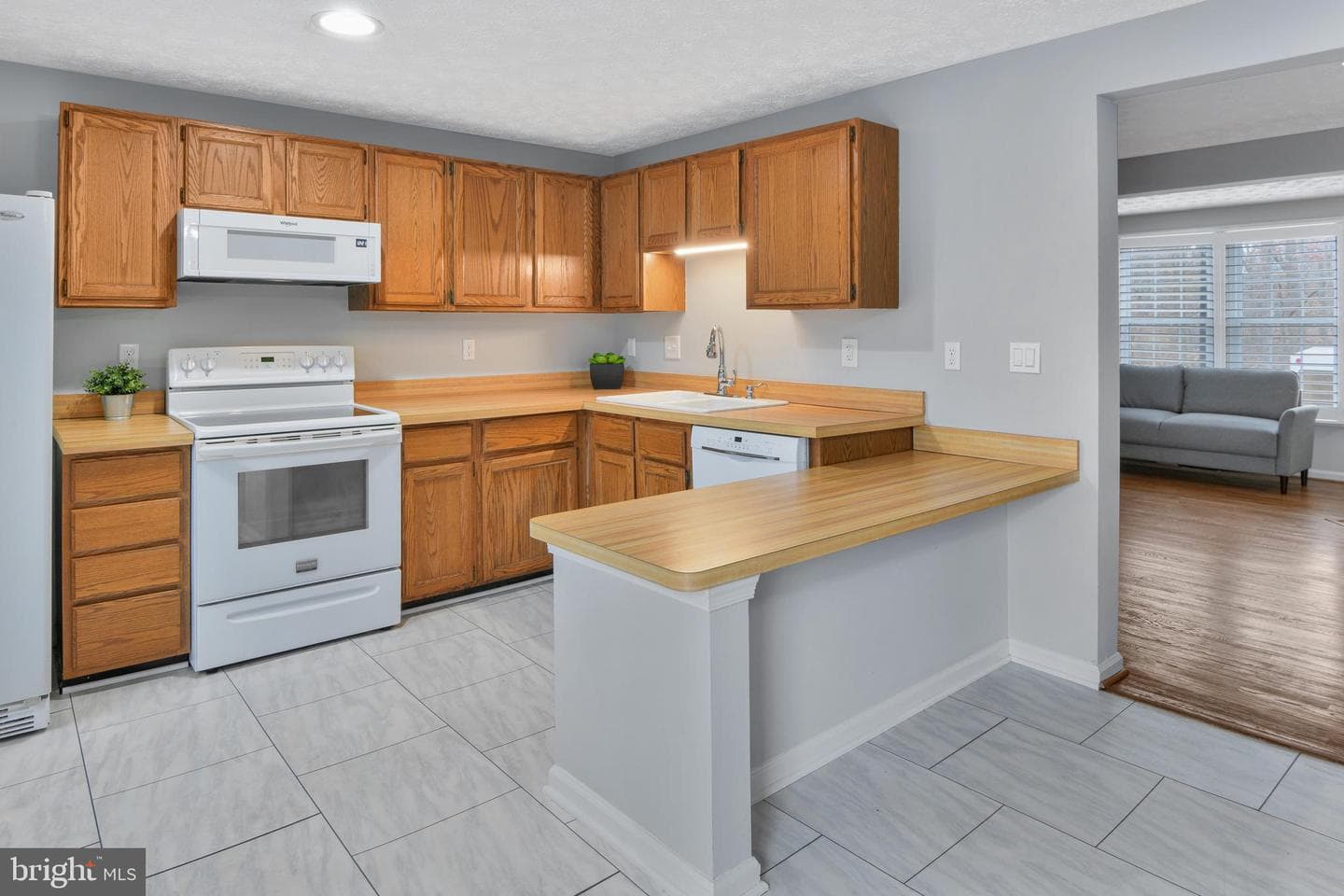 873 Chestnutview Court photo 4