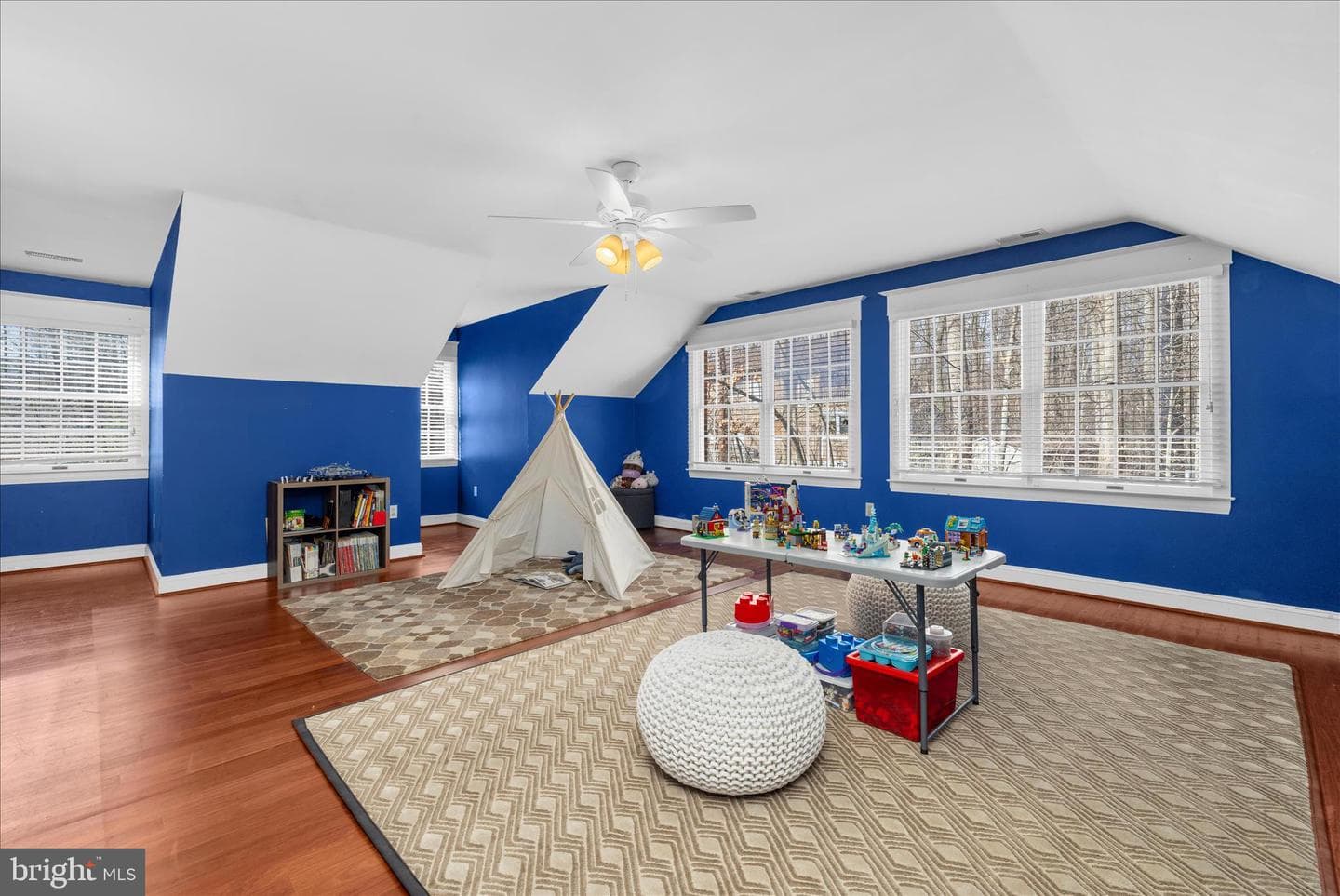 962 Coachway photo 50