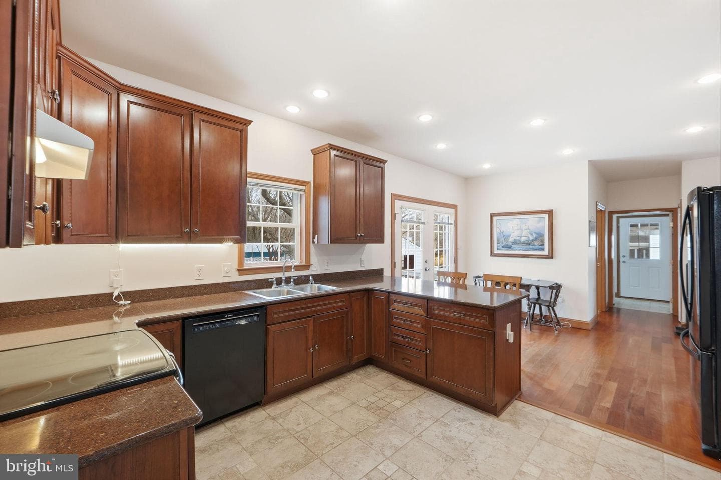 5566 Franklin Boulevard photo 15