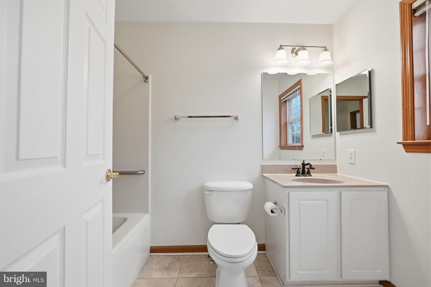 5566 Franklin Boulevard photo 29