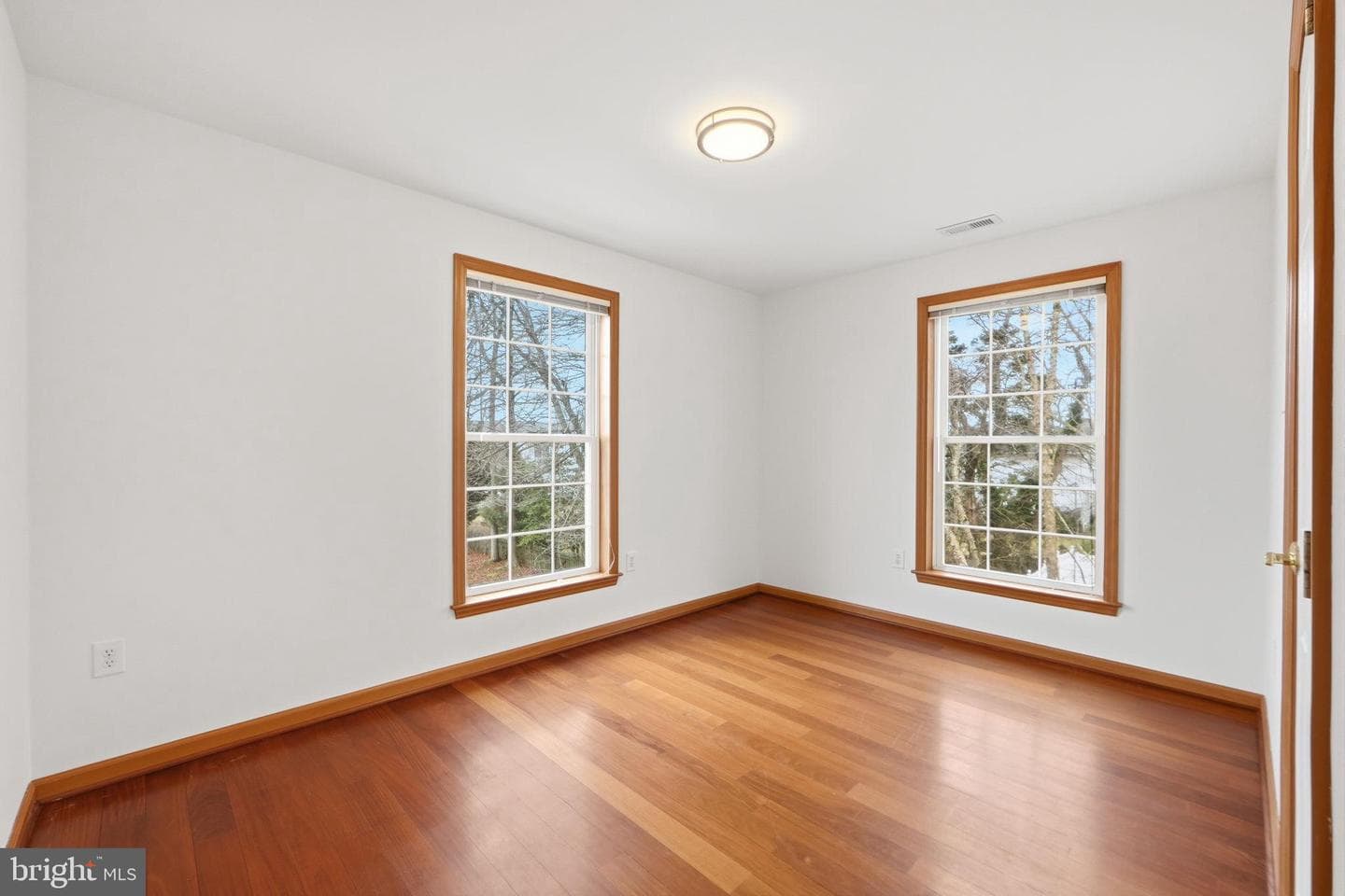 5566 Franklin Boulevard photo 33