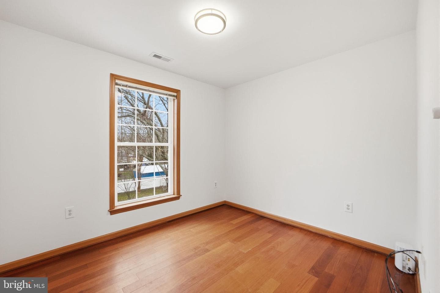 5566 Franklin Boulevard photo 35
