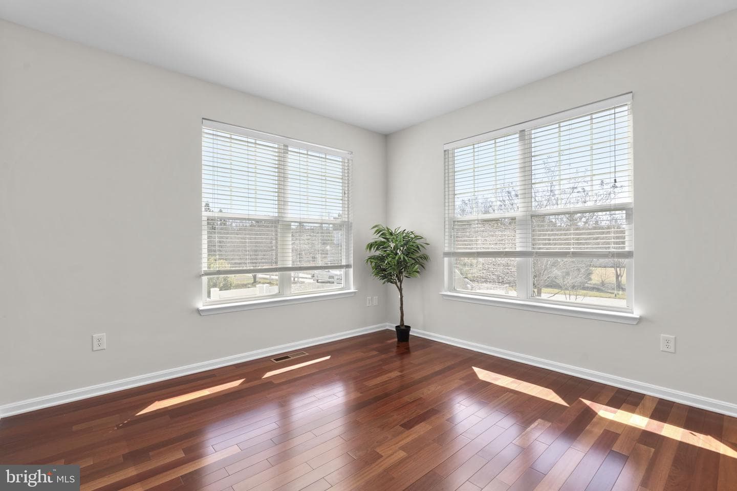 1413 Della Way photo 10